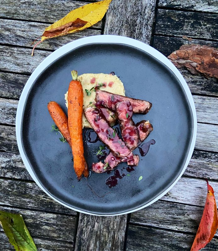 Rib-eye met rode wijnsaus en pastinaak crème met witte chocola