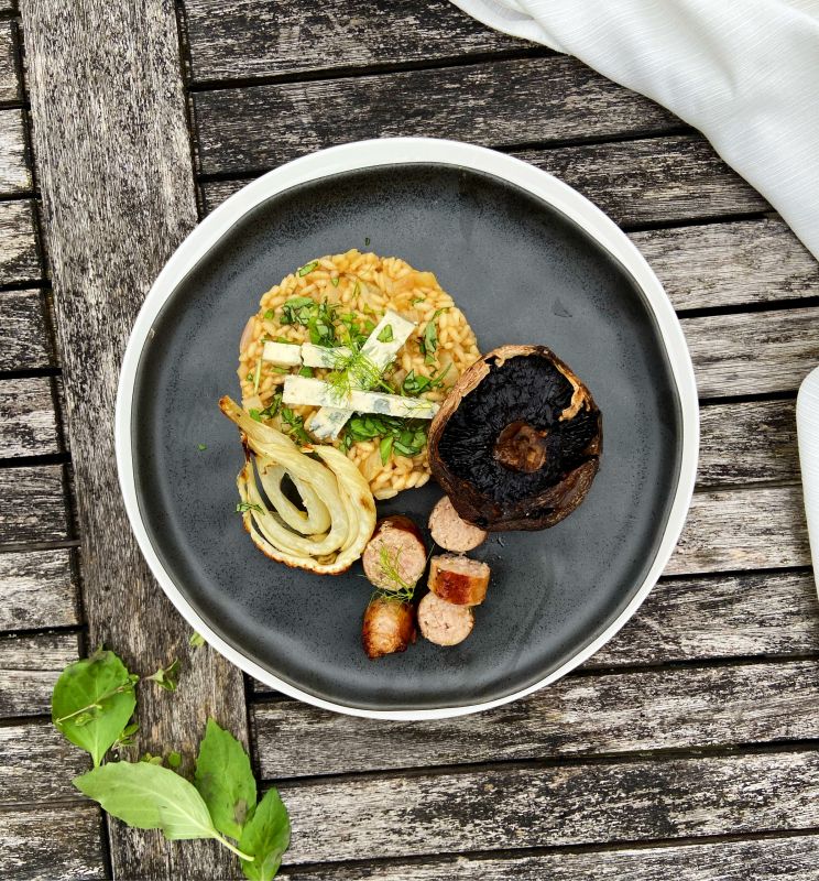 Venkelrisotto met geroosterde walnoot, blauwe kaas en geroosterde portobello
