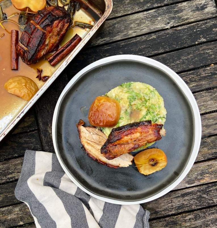 Stamppot andijvie met krokante buikspek met appel