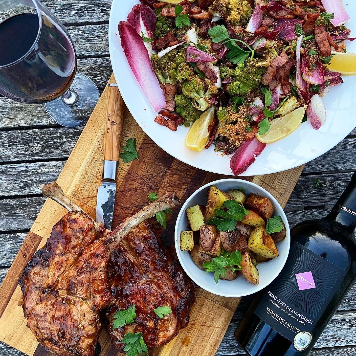 Slow roasted tomapork met romanesco salade